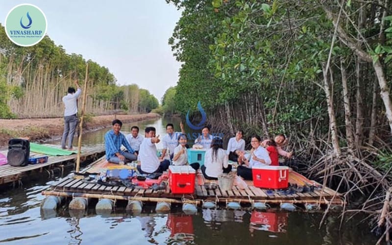 Lợi ích giáo dục và cộng đồng trong mô hình du lịch sinh thái.